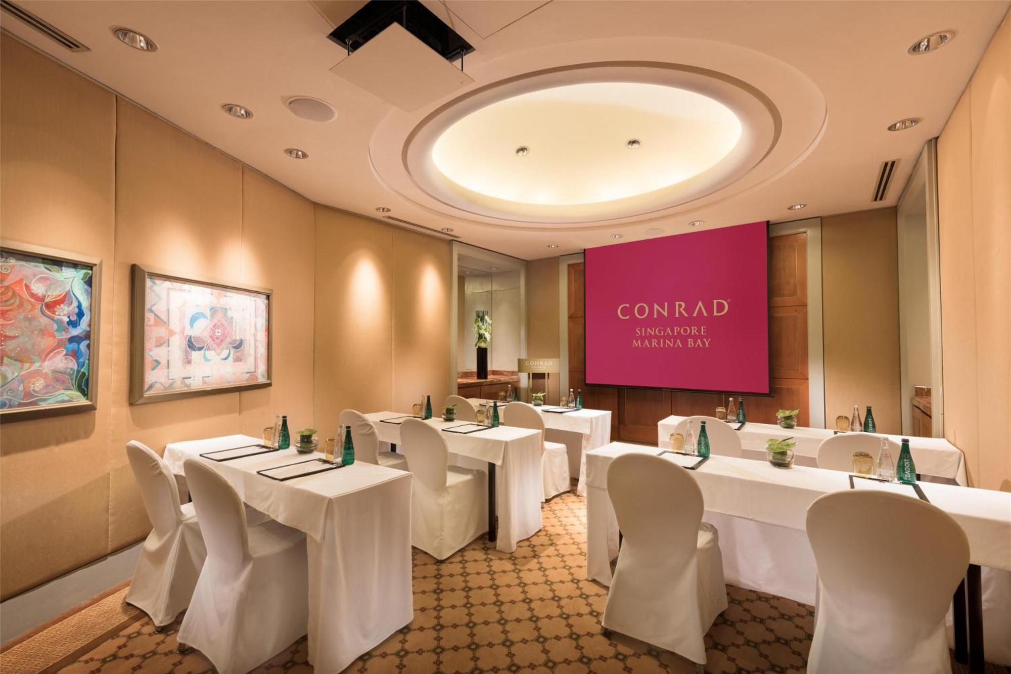 Conrad Marina Bay Hotel 5*